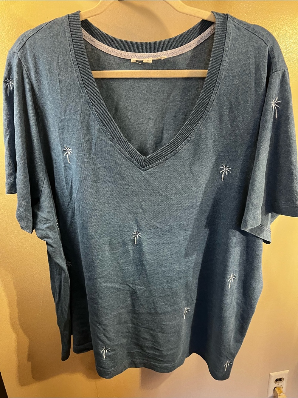 Jane and Delancey Teal V-Neck Short Sleeve Tee with Palm Embroidery size 2x